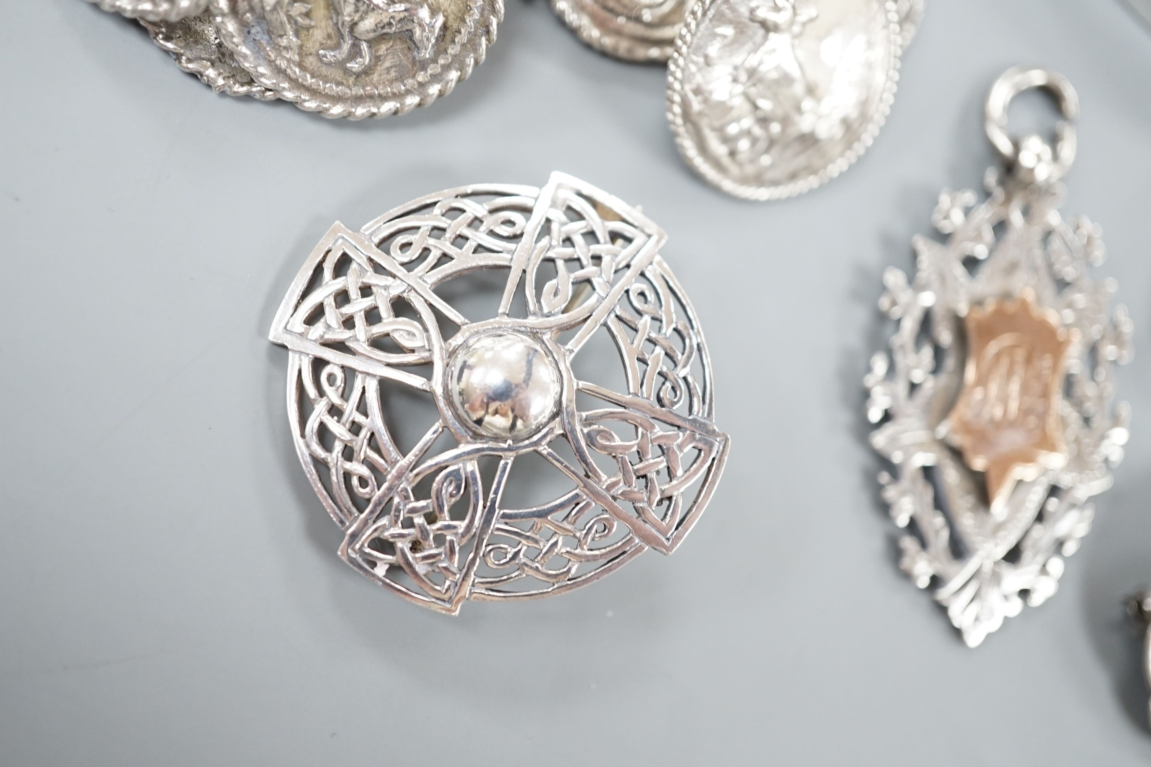 A modern Simon Beer of Lewes open bangle and silver band and assorted sundry jewellery.